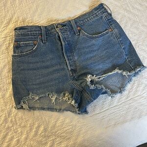 SOLD LEVIS 501 Original Women’s Shorts Medium Wash 29 Waist